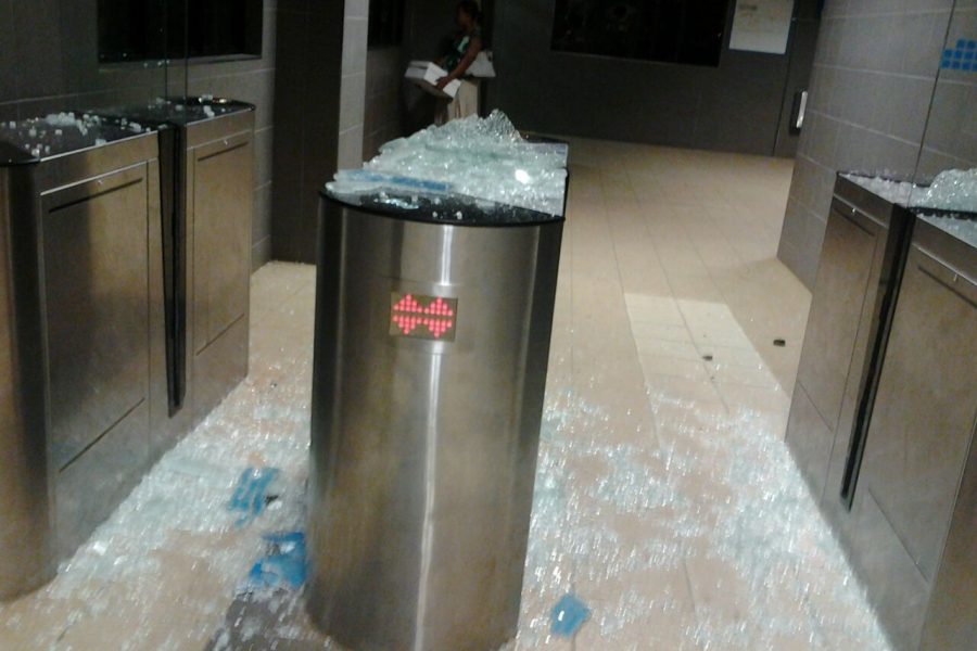 METRORAIL TRAIN HIJACKED BY COMMUTERS