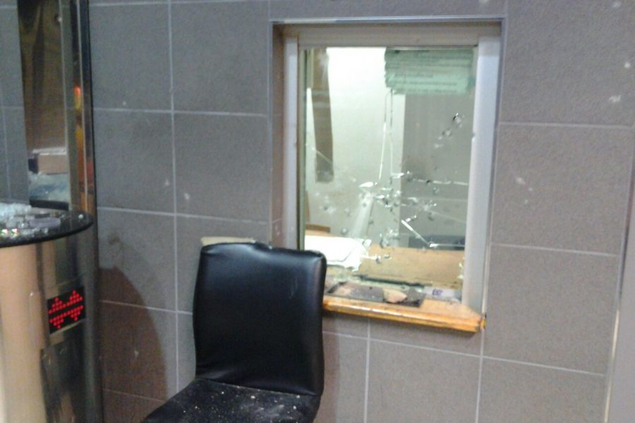 METRORAIL TRAIN HIJACKED BY COMMUTERS