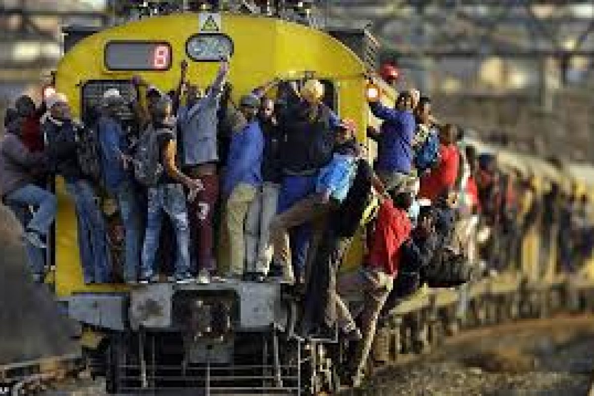Commuter stabbed on Prasa train in fury about overcrowding