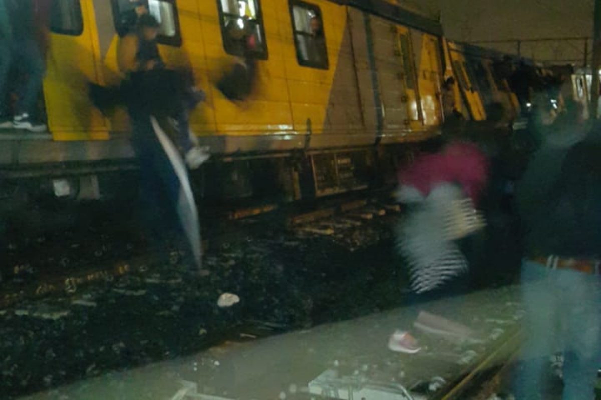 41 COMMUTERS INJURED AFTER THREE METRORAIL TRAIN COACHES DERAILED